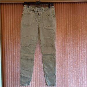 💙3 for $55💙 Stylish Women's Jeans in Light khaki green